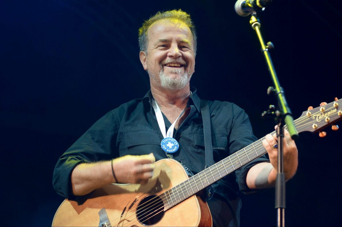 Νίκος Ζιώγαλας, συνθέτης-στιχουργός-τραγουδιστής